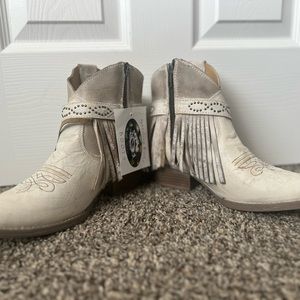 Brand new never worn sterling river ankle boots